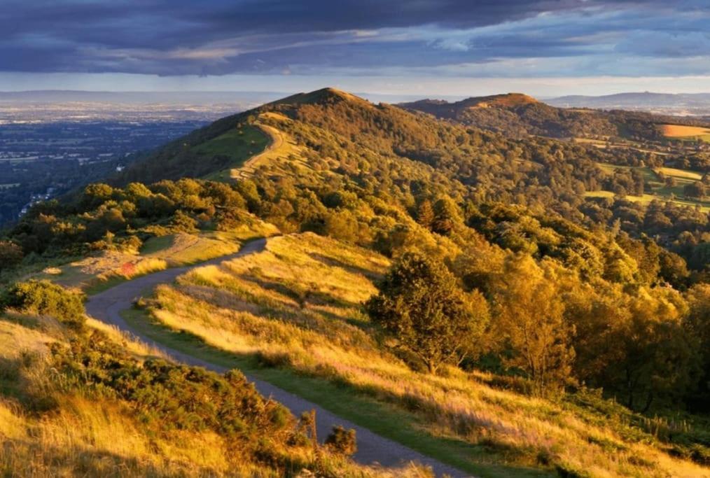 Charming Malvern Cottage With Outstanding Views Malvern Wells Bagian luar foto
