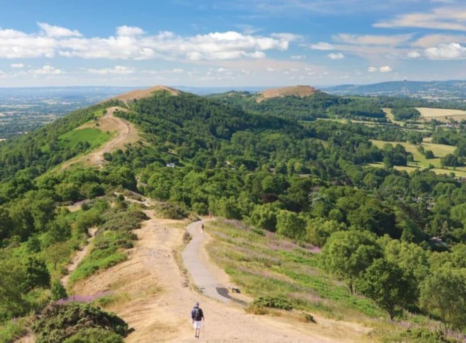 Charming Malvern Cottage With Outstanding Views Malvern Wells Bagian luar foto
