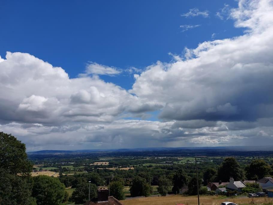 Charming Malvern Cottage With Outstanding Views Malvern Wells Bagian luar foto