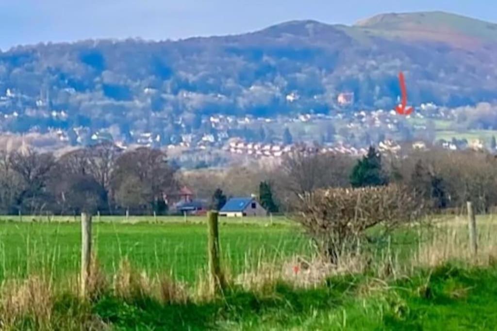 Charming Malvern Cottage With Outstanding Views Malvern Wells Bagian luar foto